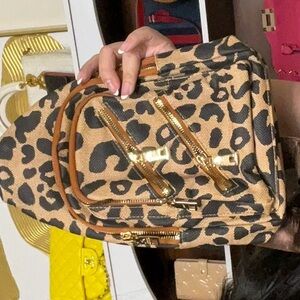 140. Sling Bag Sold As Is Desc In Live No Cancel/returns